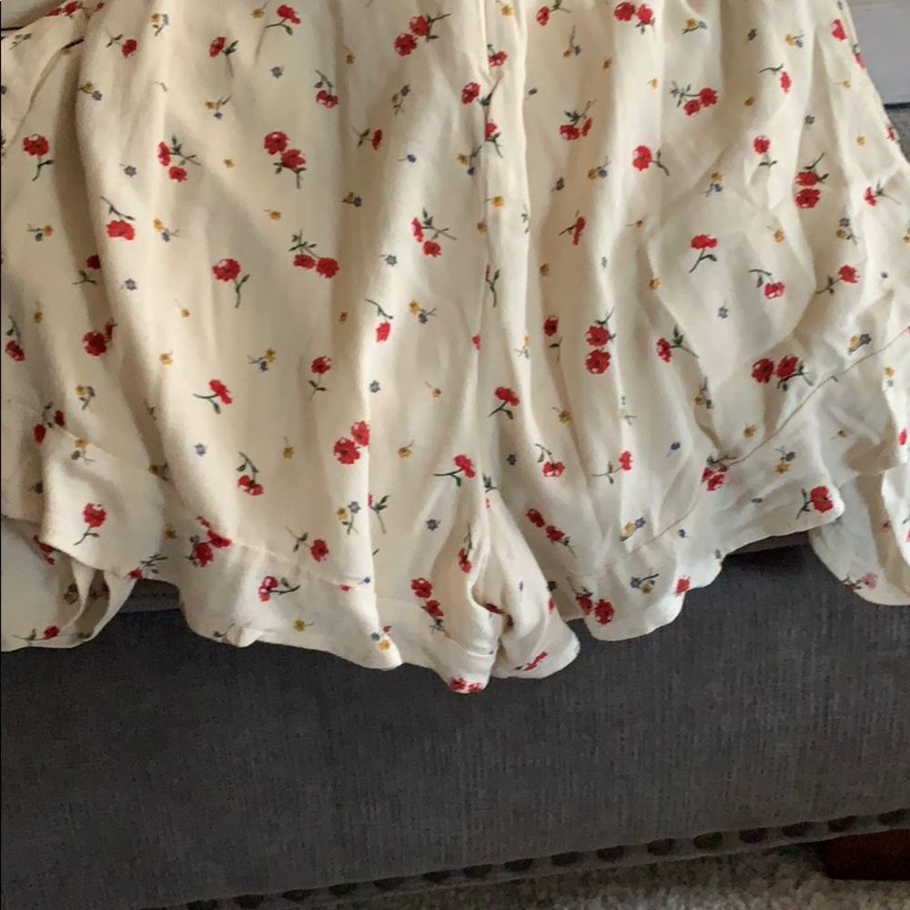 American eagle Floral Romper - Picture 3 of 4